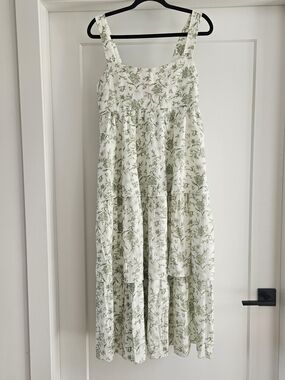 MINE Cream Tiered Maxi Dress with Sage Green Floral Print Sz Medium